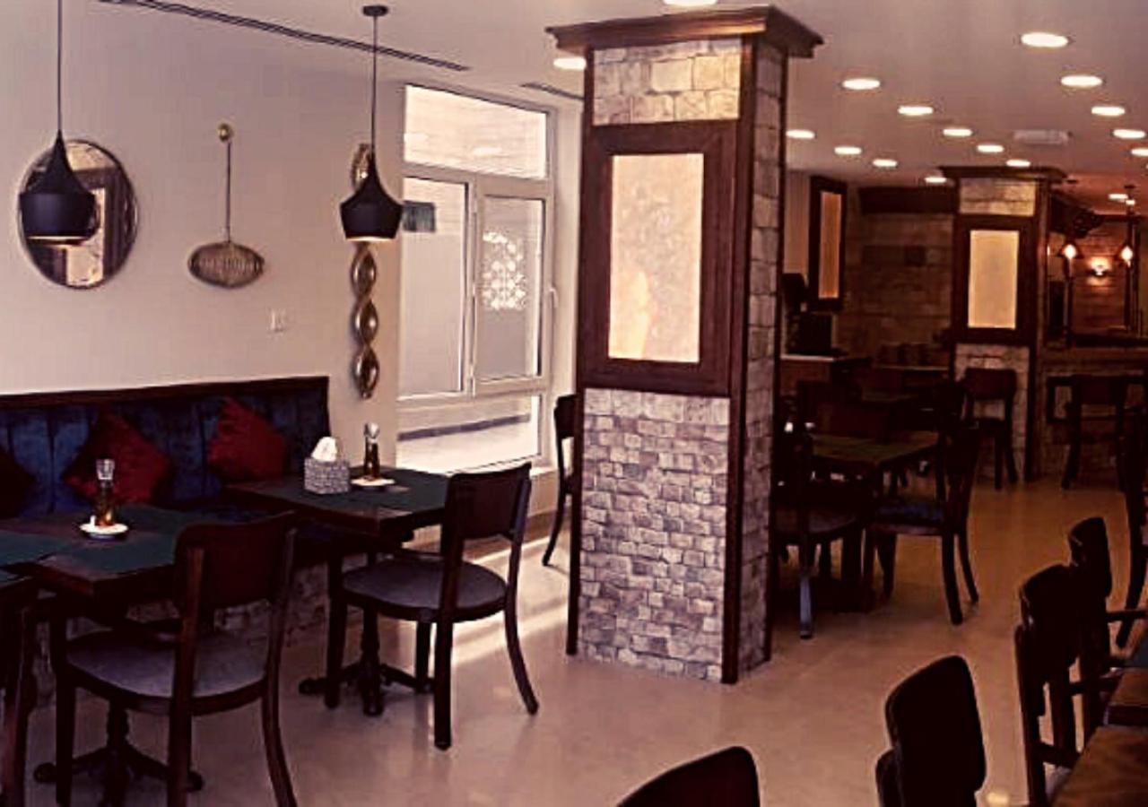 The Seventh Star Hotel Suites Amman Exterior photo
