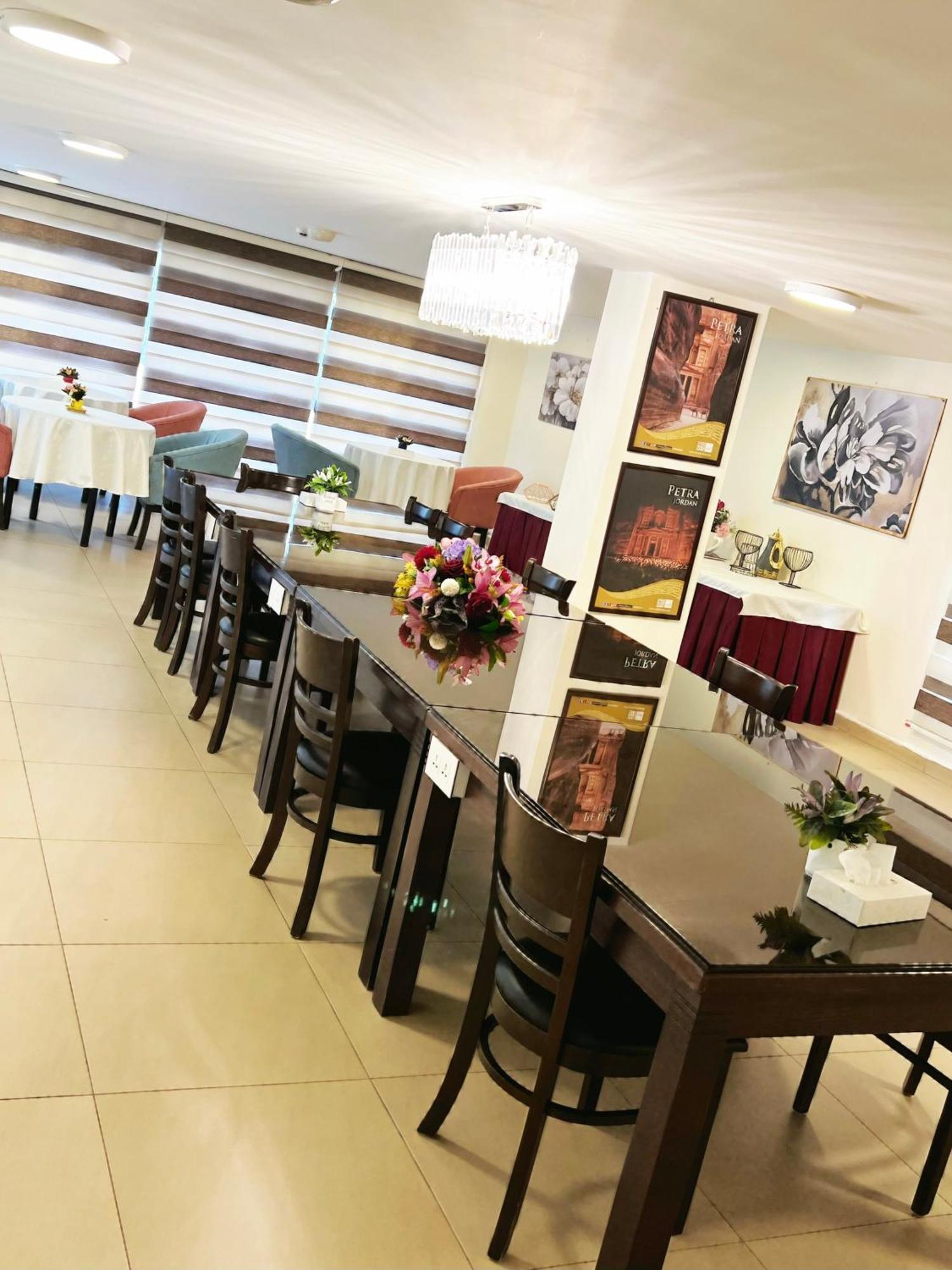 The Seventh Star Hotel Suites Amman Exterior photo