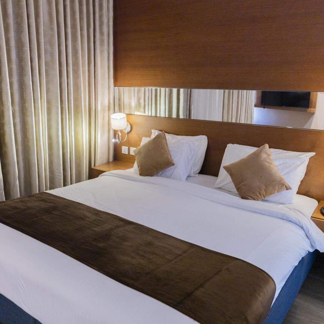 The Seventh Star Hotel Suites Amman Exterior photo