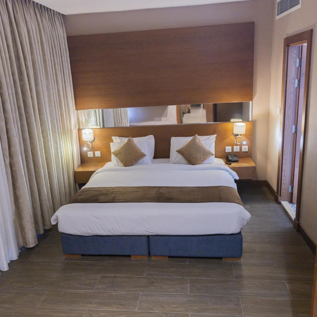 The Seventh Star Hotel Suites Amman Exterior photo